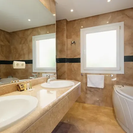 Apartment Penthouse With Sea And Views, Nueva Andalucia, *
